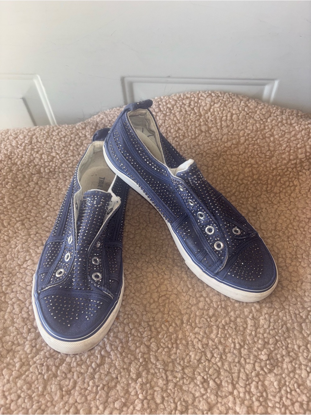 True Religion blue studded Aubrie sparkle sneakers size 6.5